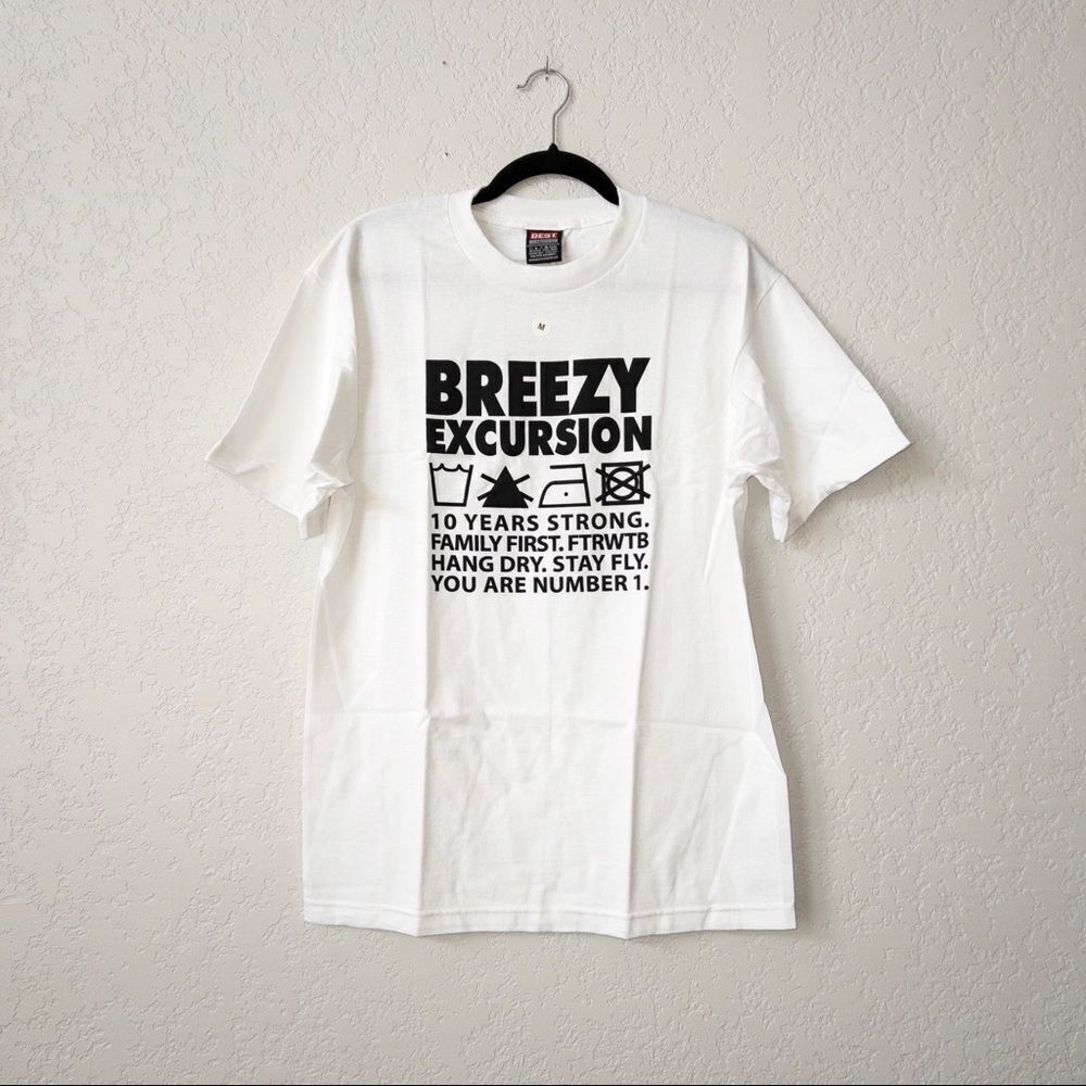 New Best x‎ Breezy Excursion White Laundry Logo T-Shirt Size Medium